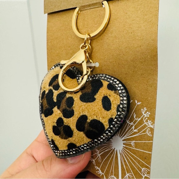 Leopard Print Heart Keychain - Picture 3 of 5